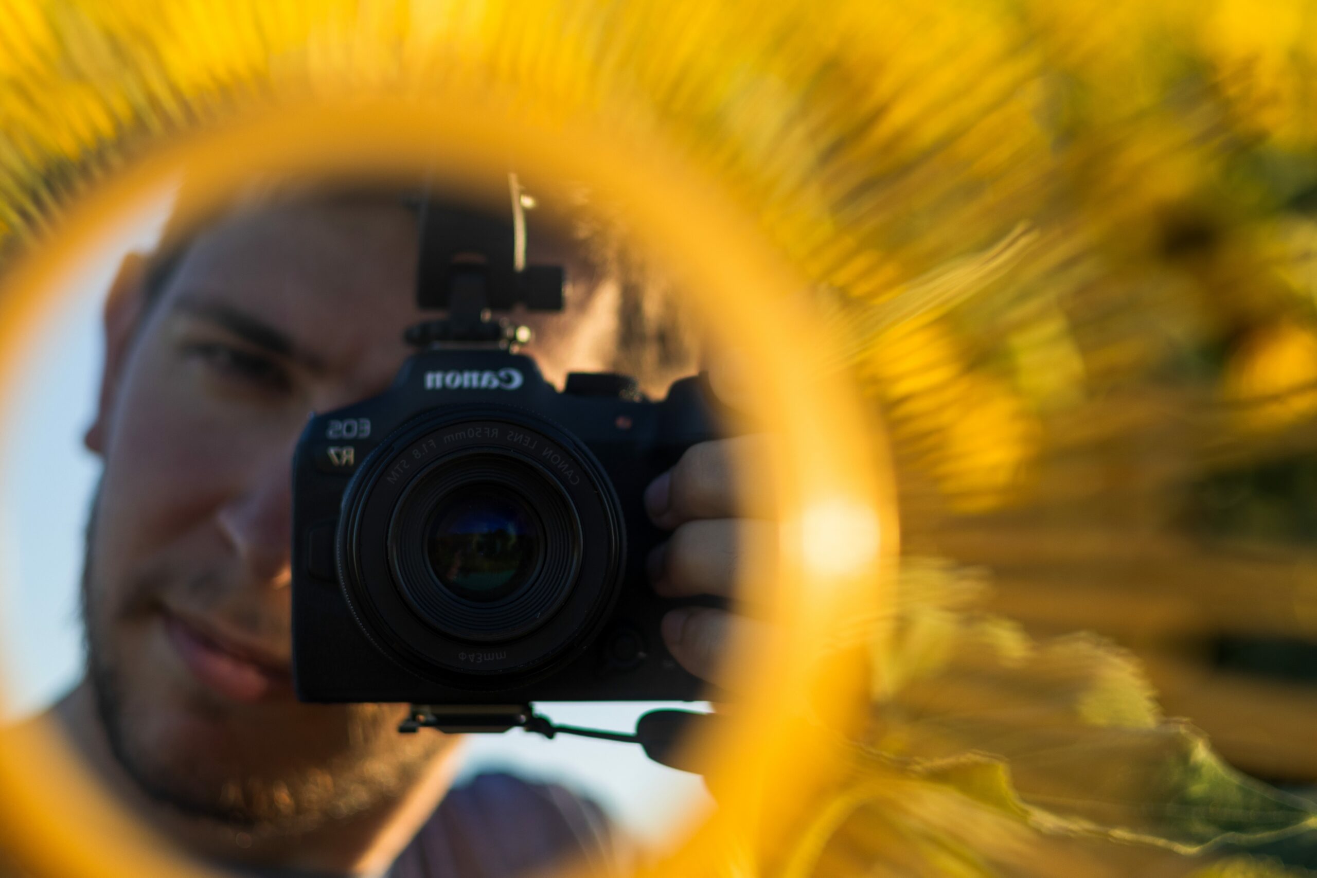 Photographe genève - Autoportrait à travers un miroir soleil