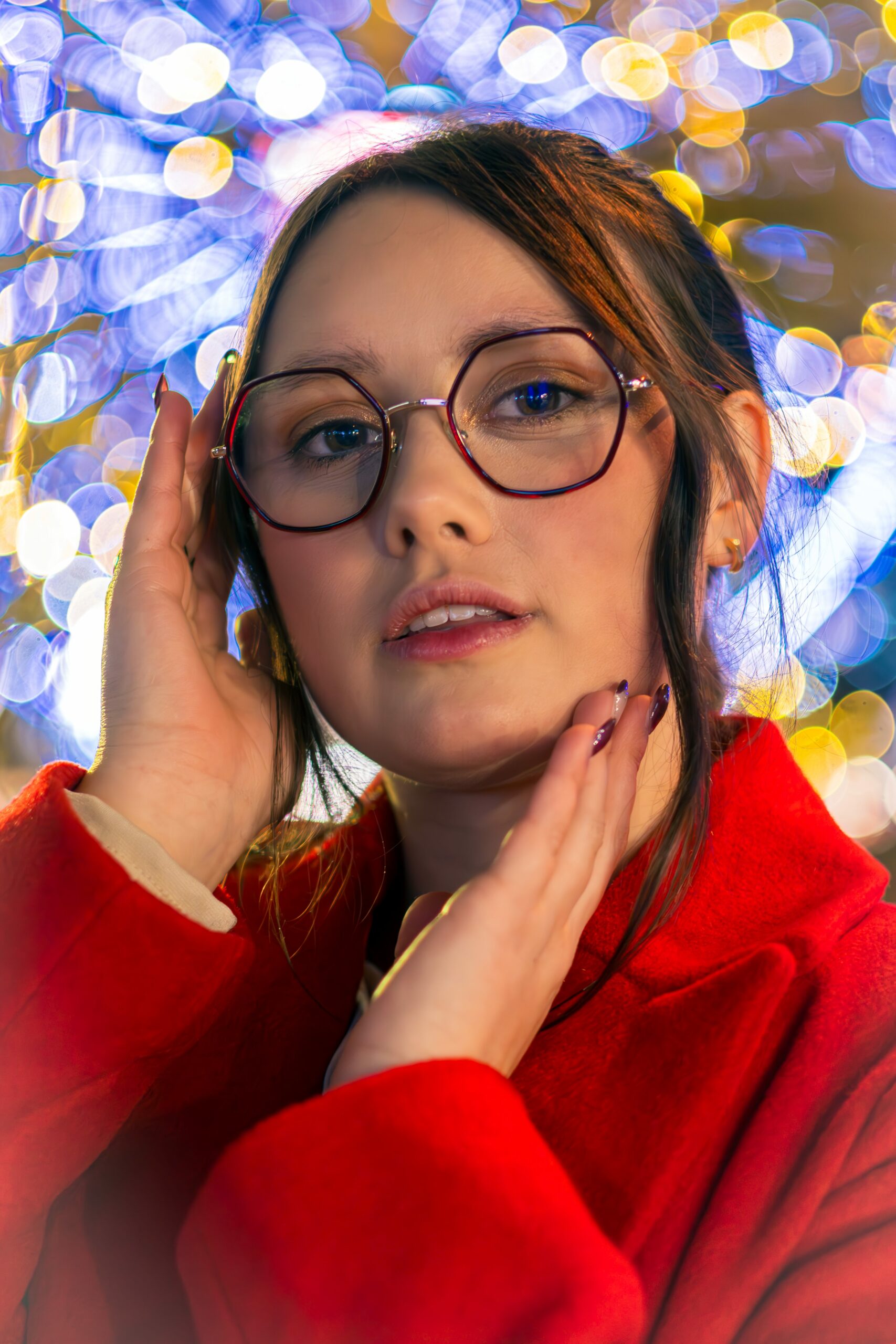 Photo portrait d'une femme en lumière